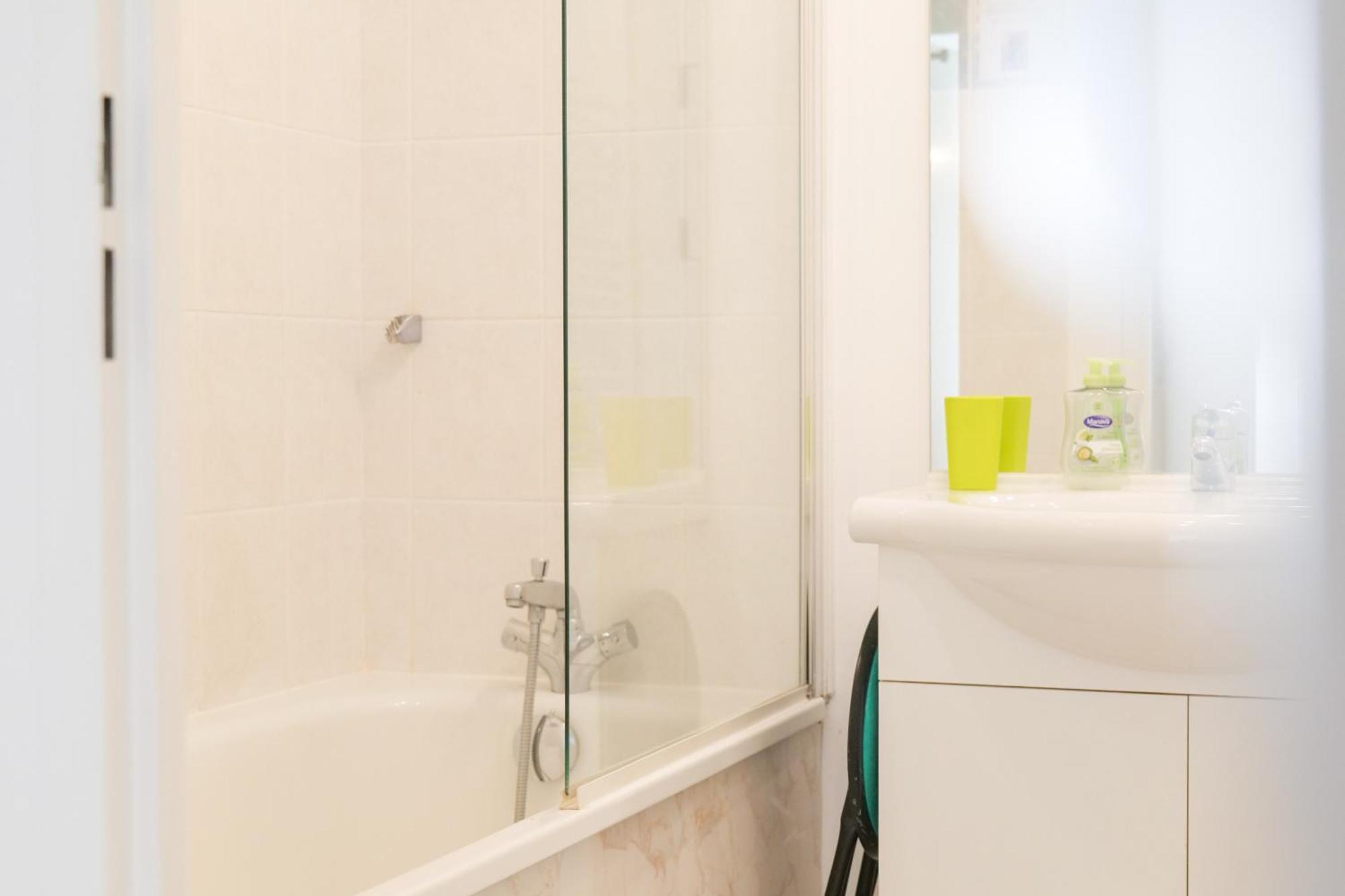 Appartement Dans Residence Au Calme Avec Piscine 莱萨布勒-多洛讷 外观 照片