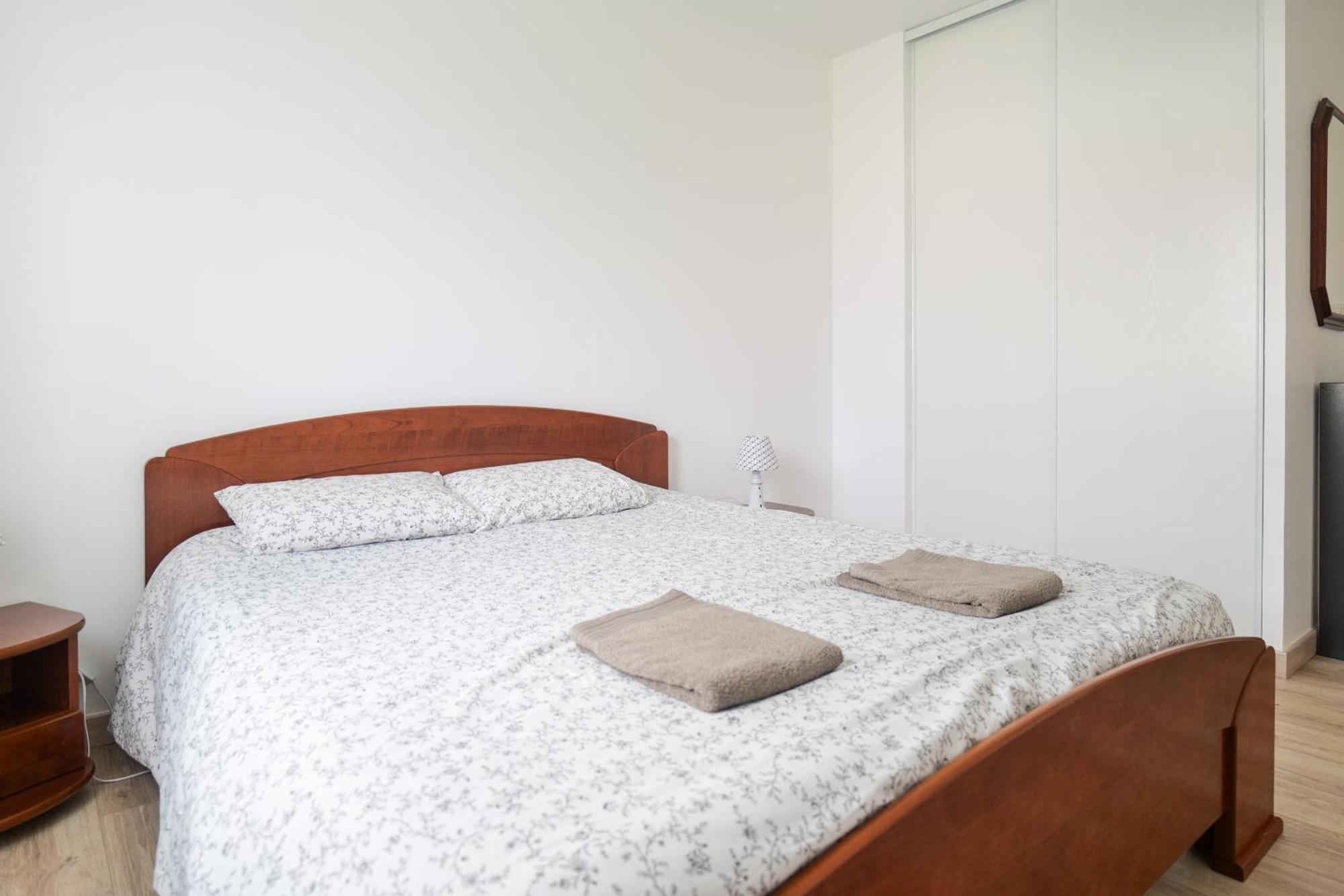Appartement Dans Residence Au Calme Avec Piscine 莱萨布勒-多洛讷 外观 照片