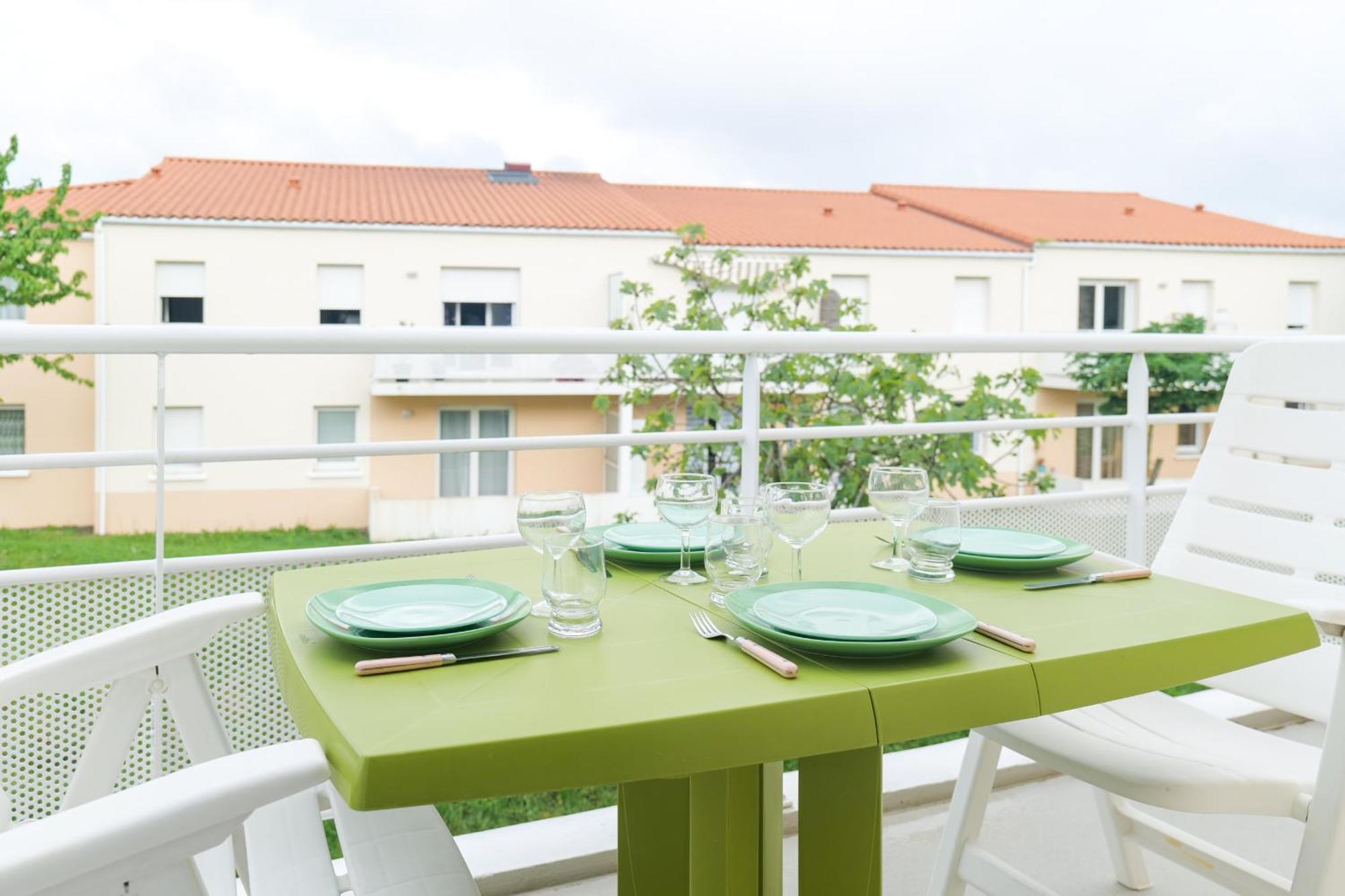 Appartement Dans Residence Au Calme Avec Piscine 莱萨布勒-多洛讷 外观 照片