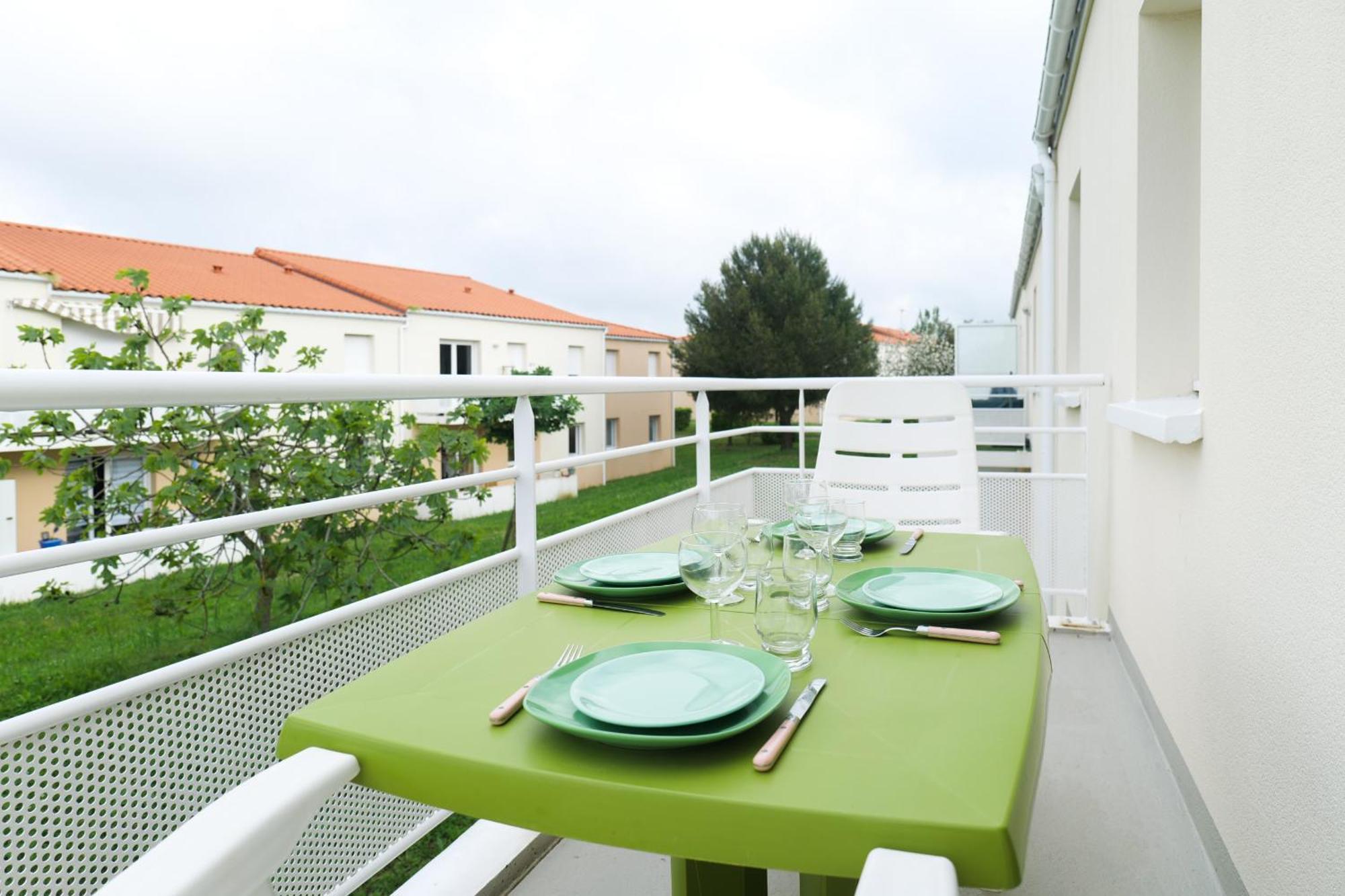 Appartement Dans Residence Au Calme Avec Piscine 莱萨布勒-多洛讷 外观 照片